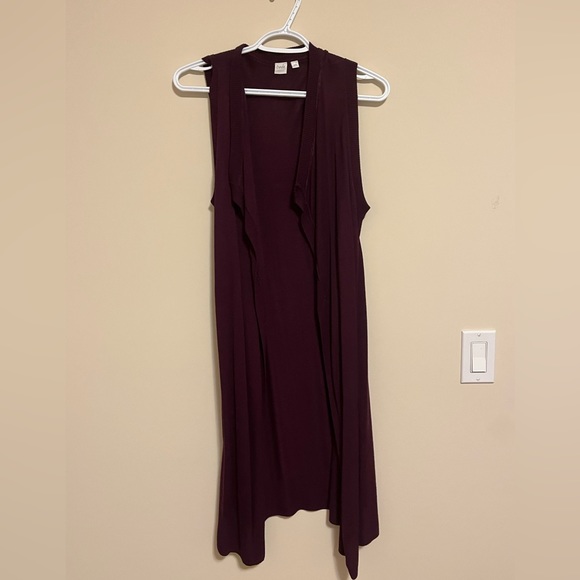 Sleeveless Cardigan - Picture 1 of 3